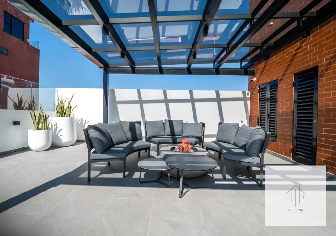 Apartamento con jardín en renta en zona 10 - 12