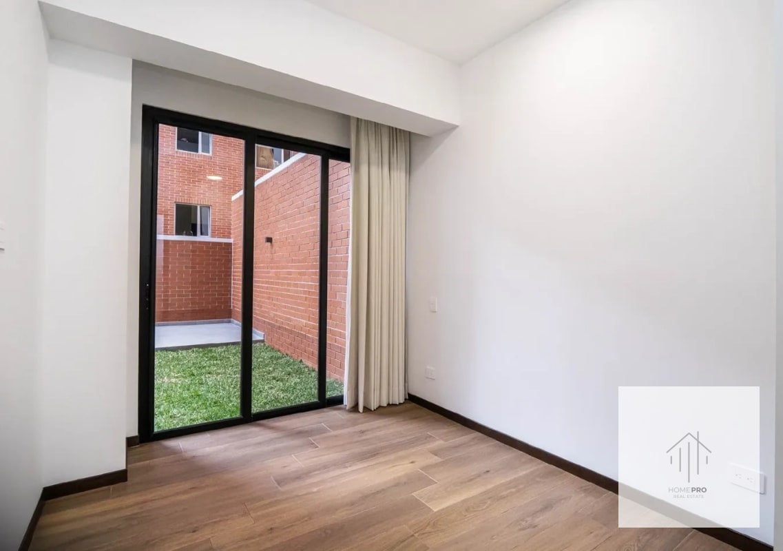Apartamento con jardín en renta en zona 10 - 11