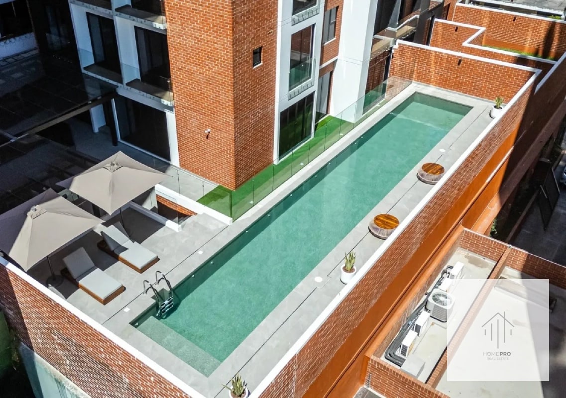 Apartamento con jardín en renta en zona 10 - 8