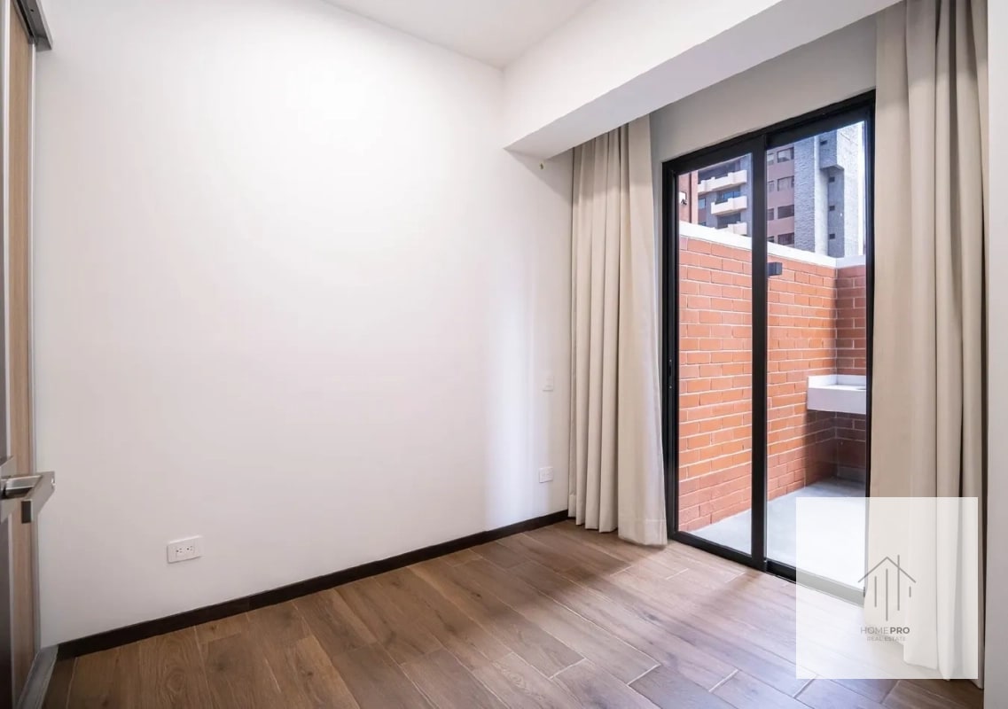 Apartamento con jardín en renta en zona 10 - 6