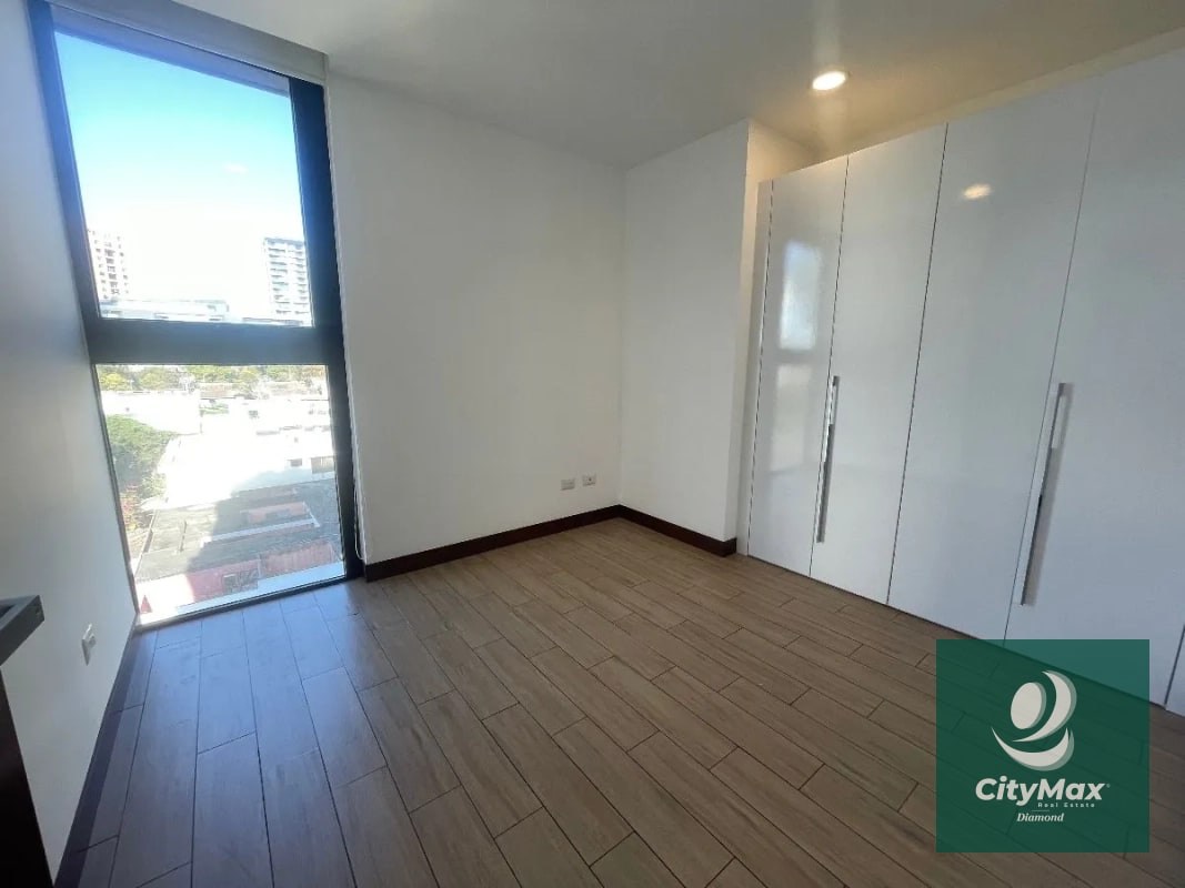 Apartamento en Venta en zona 15 - 12