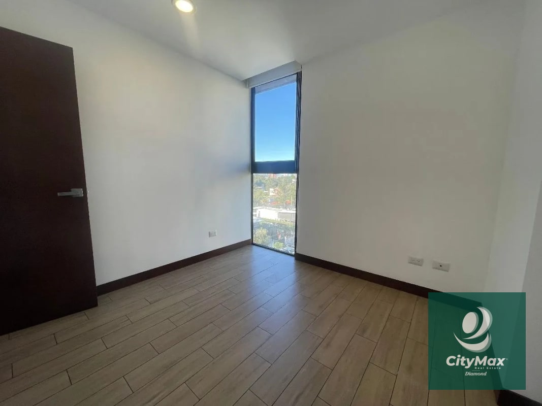 Apartamento en Venta en zona 15 - 11