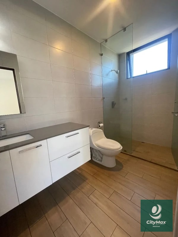 Apartamento en Venta en zona 15 - 9