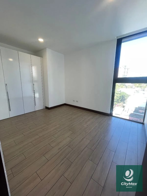 Apartamento en Venta en zona 15 - 8