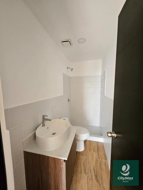 Apartamento en venta en edificio Nuevo en zona 12 - 5