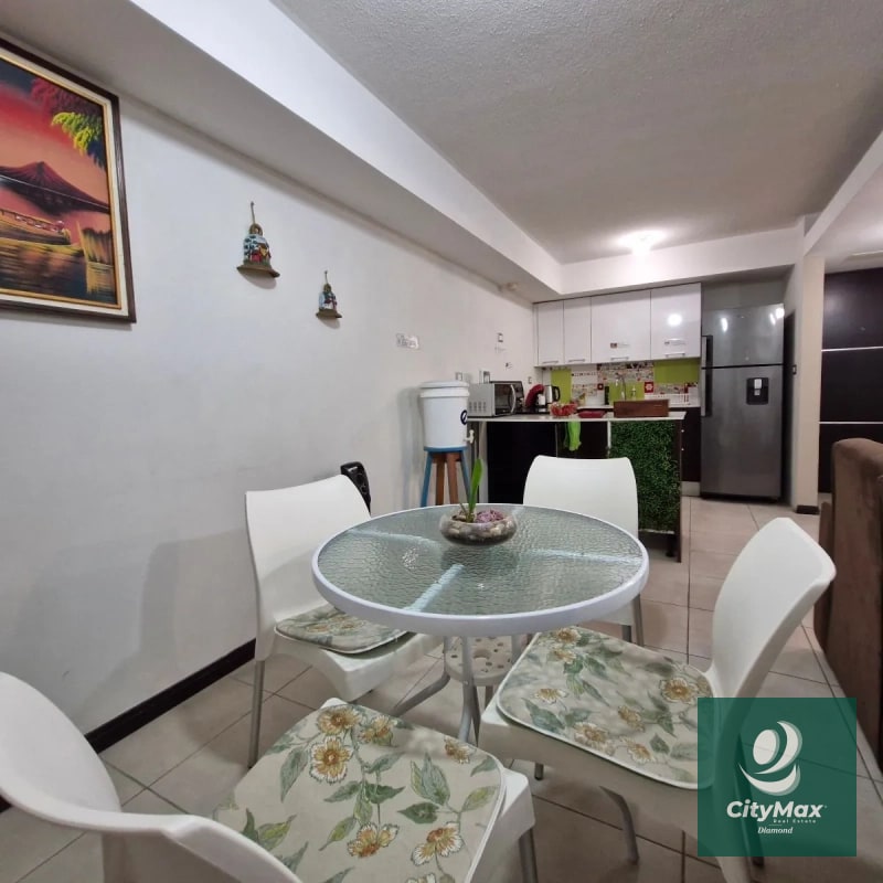 Apartamento Amueblado en Venta en Zona 4 - 15