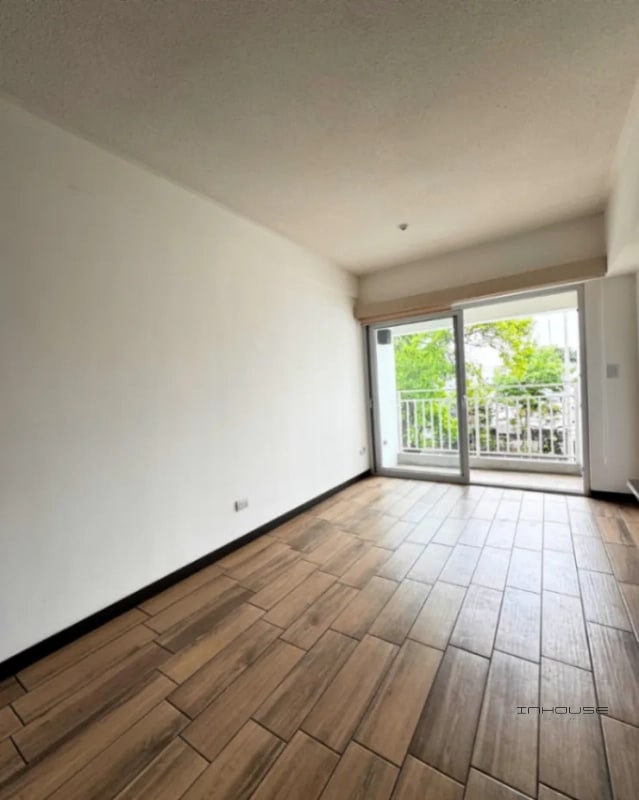 APARTAMENTO EN RENTA ZONA 12 CON BALCÓN - 1