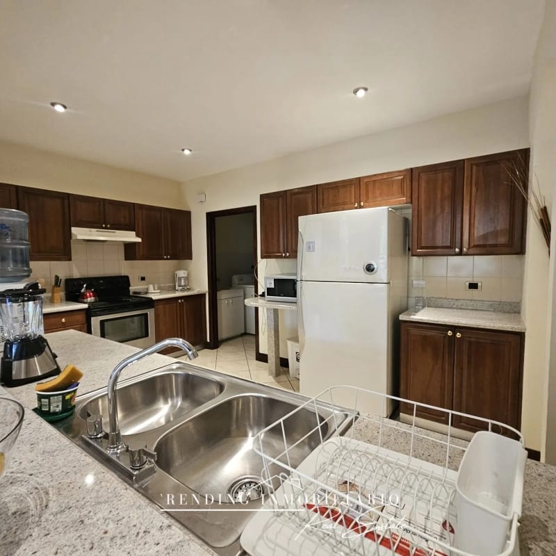 Apartamento en renta zona 10 Edificio Milenia Colonia Oakland de 3 habitaciones 198m² + 2 parqueos — Apartamento en Alquiler en Milenia, Zona 10, Guatemala, Ciudad — foto 16 de 16