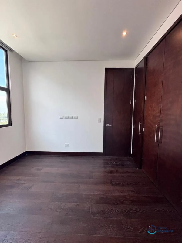 Apartamento en venta o alquiler en Edificio Echo, Zona 14 - 6