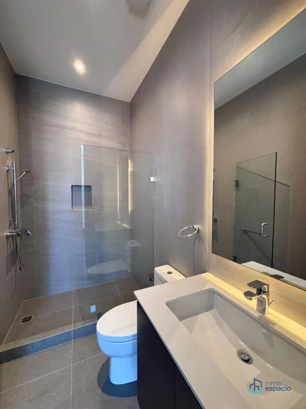 Apartamento en venta o alquiler en Edificio Echo, Zona 14 - 5