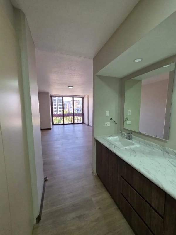 APARTAMENTO EN VENTA EN EL EDIFICIO CUATRO 14, ZONA 10 — Apartamento en Venta en Edificio 01010 (Cero Diez Diez), Zona 10, Guatemala, Ciudad — foto 13 de 16