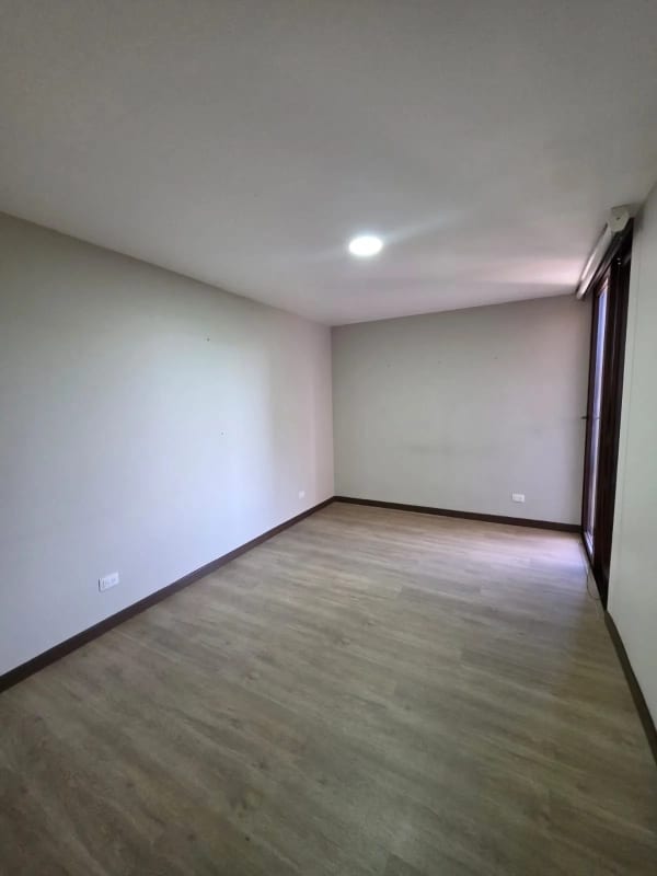 APARTAMENTO EN VENTA EN EL EDIFICIO CUATRO 14, ZONA 10 — Apartamento en Venta en Edificio 01010 (Cero Diez Diez), Zona 10, Guatemala, Ciudad — foto 10 de 16