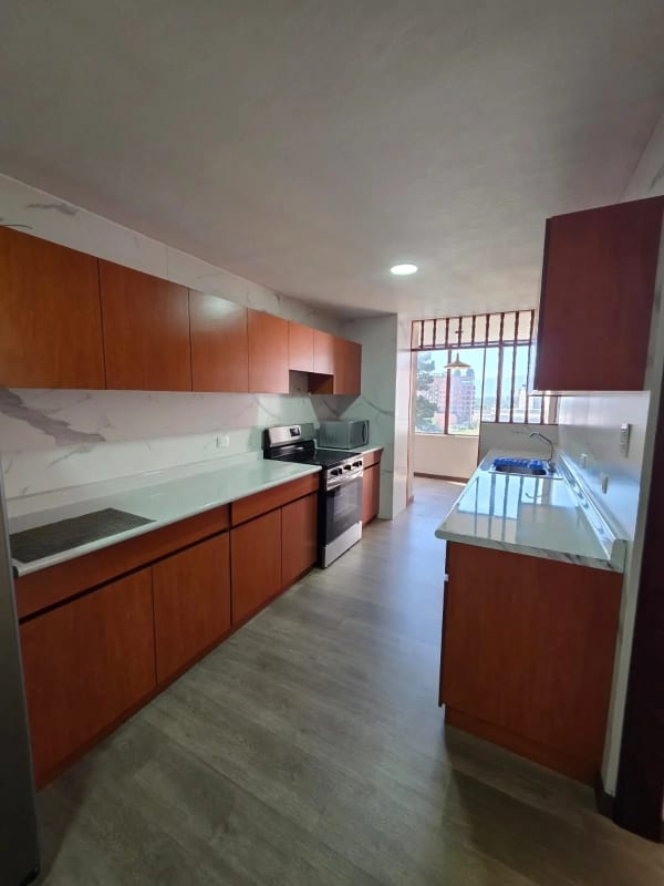 APARTAMENTO EN VENTA EN EL EDIFICIO CUATRO 14, ZONA 10 — Apartamento en Venta en Edificio 01010 (Cero Diez Diez), Zona 10, Guatemala, Ciudad — foto 5 de 16