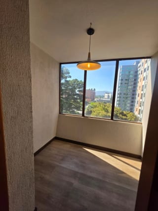 APARTAMENTO EN VENTA EN EL EDIFICIO CUATRO 14, ZONA 10 — Apartamento en Venta en Edificio 01010 (Cero Diez Diez), Zona 10, Guatemala, Ciudad — miniatura 3 de 16