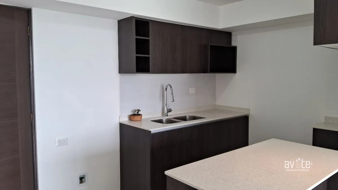 CONDADO NARANJO.   Serena.    apartamento de 3 habitaciones Q1,400,000 - 8