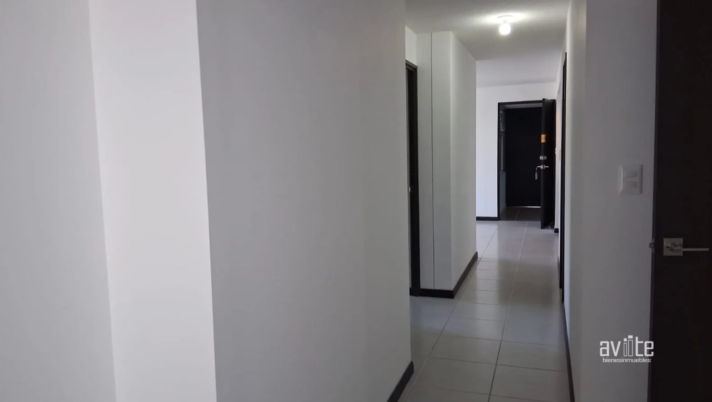CONDADO NARANJO.   Serena.    apartamento de 3 habitaciones Q1,400,000 - 5