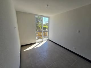 Apartamento en Alquiler | Edificio Esenta | Zona 12 | 2 habitaciones · Cerca de la USAC — Apartamento en Alquiler en Esenta, Zona 12, Guatemala, Ciudad — miniatura 5 de 11
