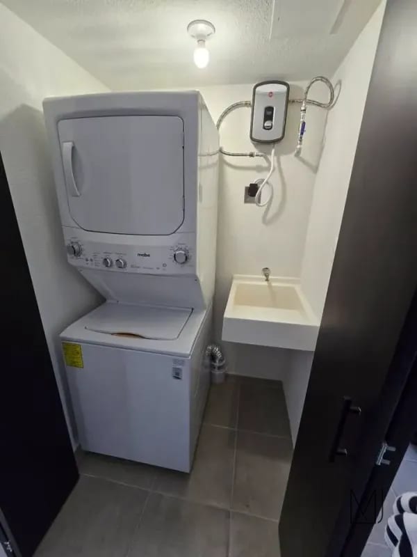 Apartamento en Alquiler | Edificio Esenta | Zona 12 | 2 habitaciones · Cerca de la USAC — Apartamento en Alquiler en Esenta, Zona 12, Guatemala, Ciudad — foto 2 de 11