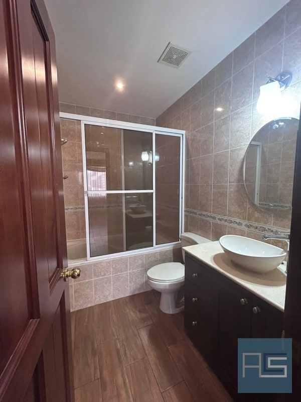 *Amplio apartamento de 2 hab con cuarto de servicio en nivel alto en Renta - Milenia, zona 10* - 13