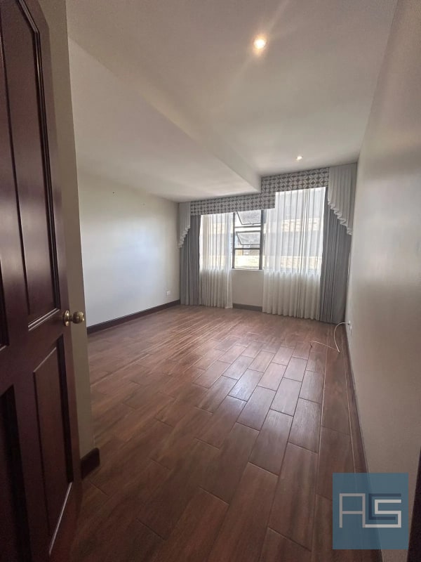 *Amplio apartamento de 2 hab con cuarto de servicio en nivel alto en Renta - Milenia, zona 10* - 11