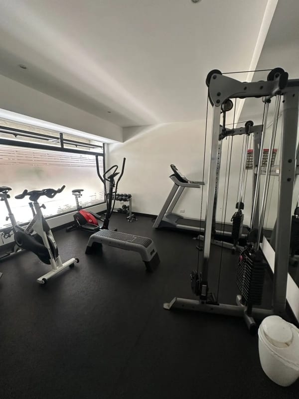 Apartamento en renta I Amueblado I Edificio Fontainebleau I Zona 15 — Apartamento en Alquiler en Zona 15, Guatemala, Ciudad — foto 3 de 11