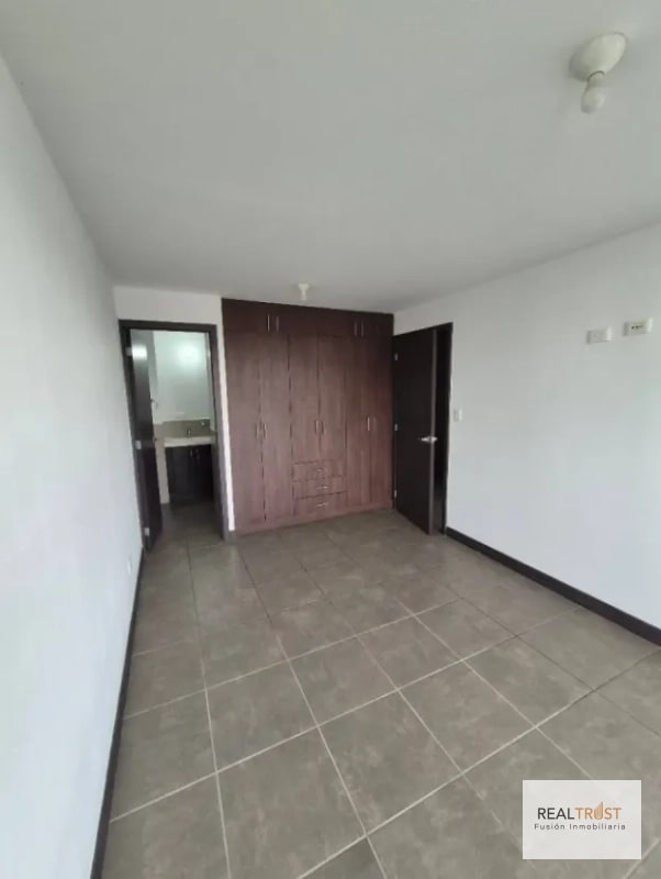 VENDO APARTAMENTO EN VISTA HERMOSA ZONA 15 - 4