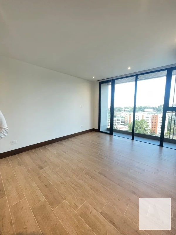Elegante apartamento en nivel alto dentro de Gaura - zona 15 - 7