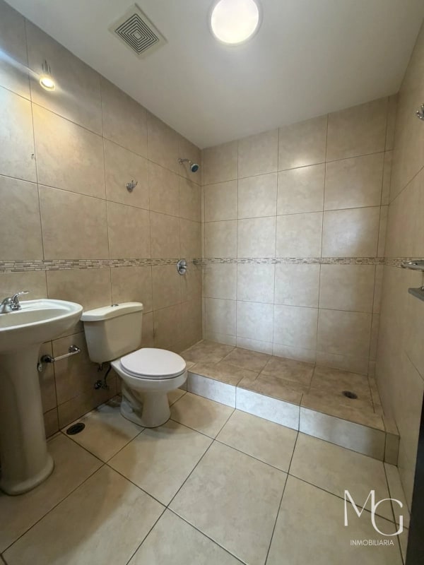 Apartamento en alquiler zona 11 en edificio MIRAGE - 2