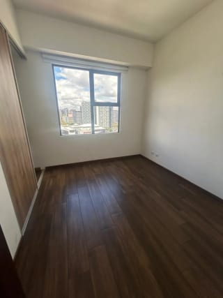 Se Vende Apto. en Zona 10. Excelente Ubicación. — Apartamento en Venta en Zona 10, Guatemala, Ciudad — miniatura 5 de 16