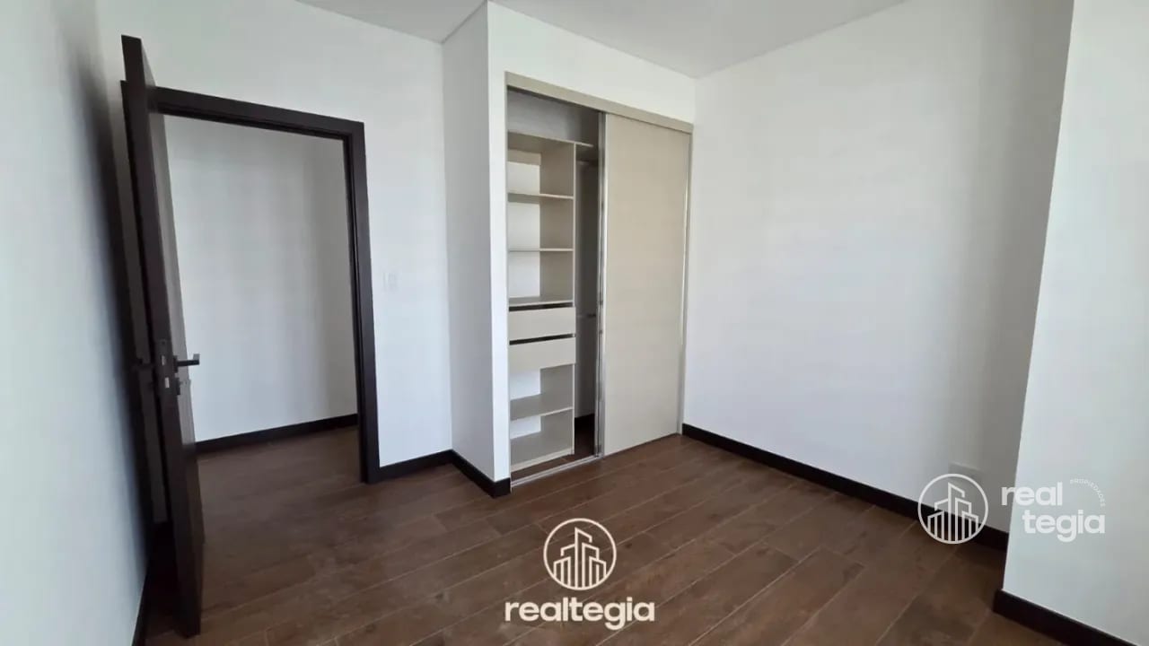 APARTAMENTO EN LIRIOS DE CAYALÁ ZONA 16 — Apartamento en Alquiler en Zona 16, Guatemala, Ciudad — foto 8 de 13
