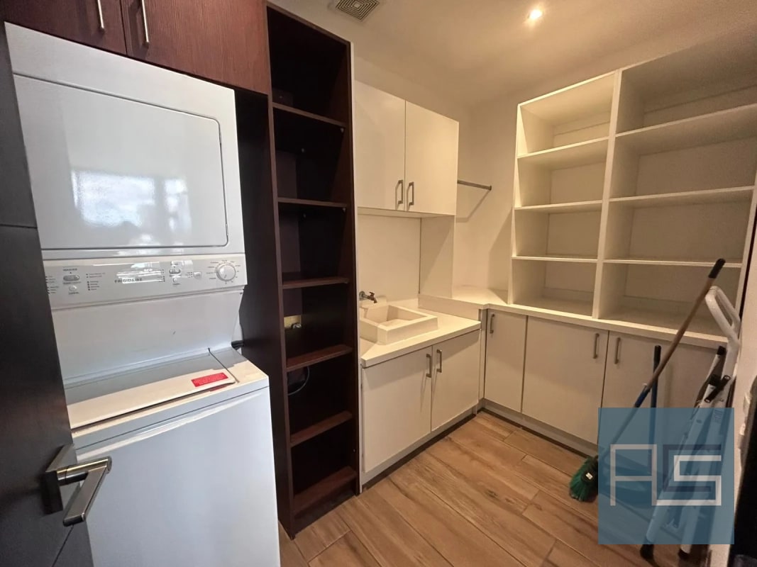 *Amplio e iluminado Apartamento de 3 hab., en Renta en zona 10* - 12