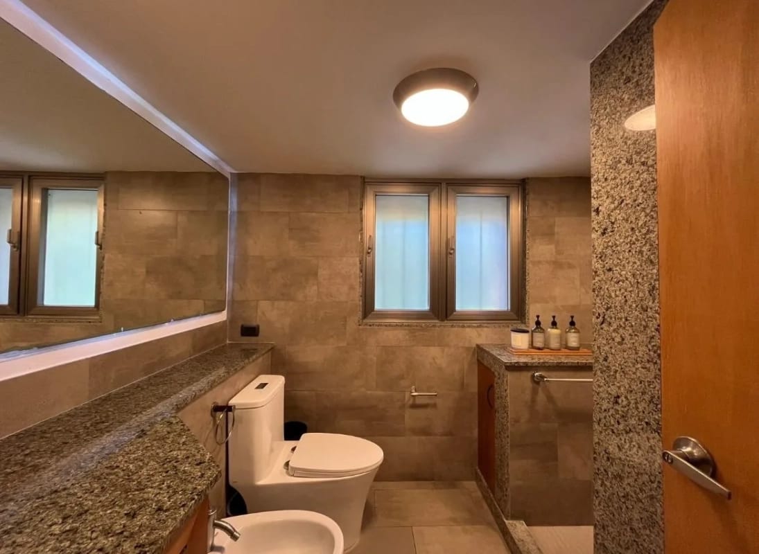 Se renta depto en Zona 10, una de las zonas mas céntricas y exclusivas de la ciudad! — Apartamento en Alquiler en Zona 10, Guatemala, Ciudad — foto 2 de 5