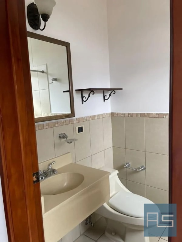 En RENTA - Amplio Apartamento ubicado en sector exclusivo de Oakland Zona 10 - 8