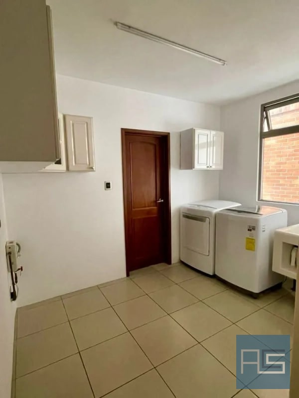 En RENTA - Amplio Apartamento ubicado en sector exclusivo de Oakland Zona 10 - 4