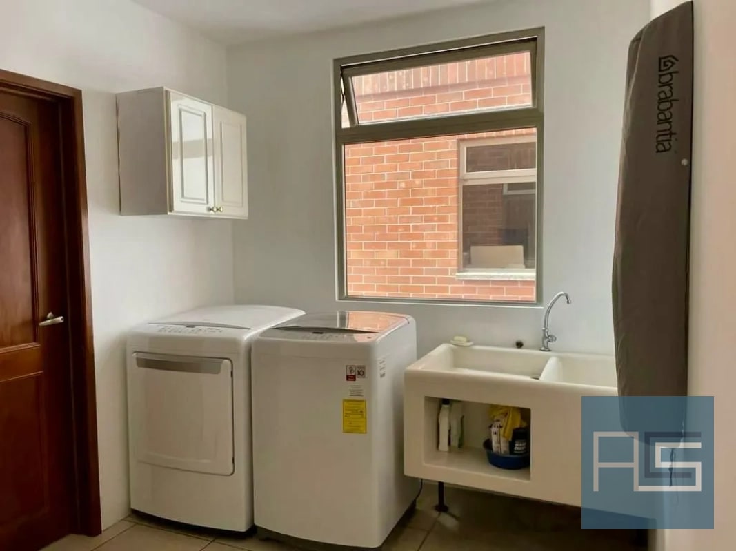 En RENTA - Amplio Apartamento ubicado en sector exclusivo de Oakland Zona 10 - 3