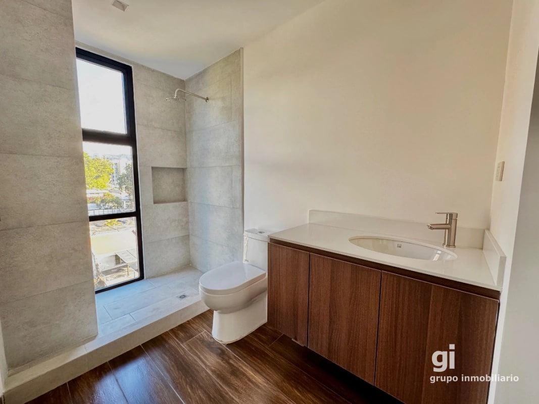 Apartamento con la comodidad de una casa en venta en zona 15 - 9