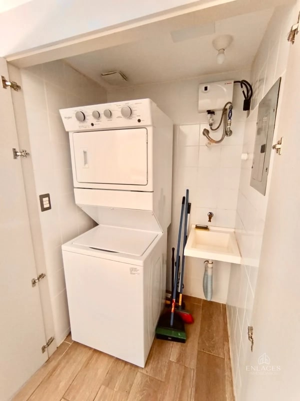 Zona 11 • Apartamento Semiamueblado en Renta • Edificio Tribeca - 13
