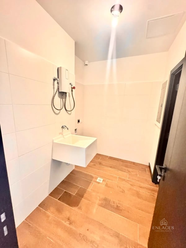 Zona 16 • Apartamento en Renta • Lirios de Cayalá - 9