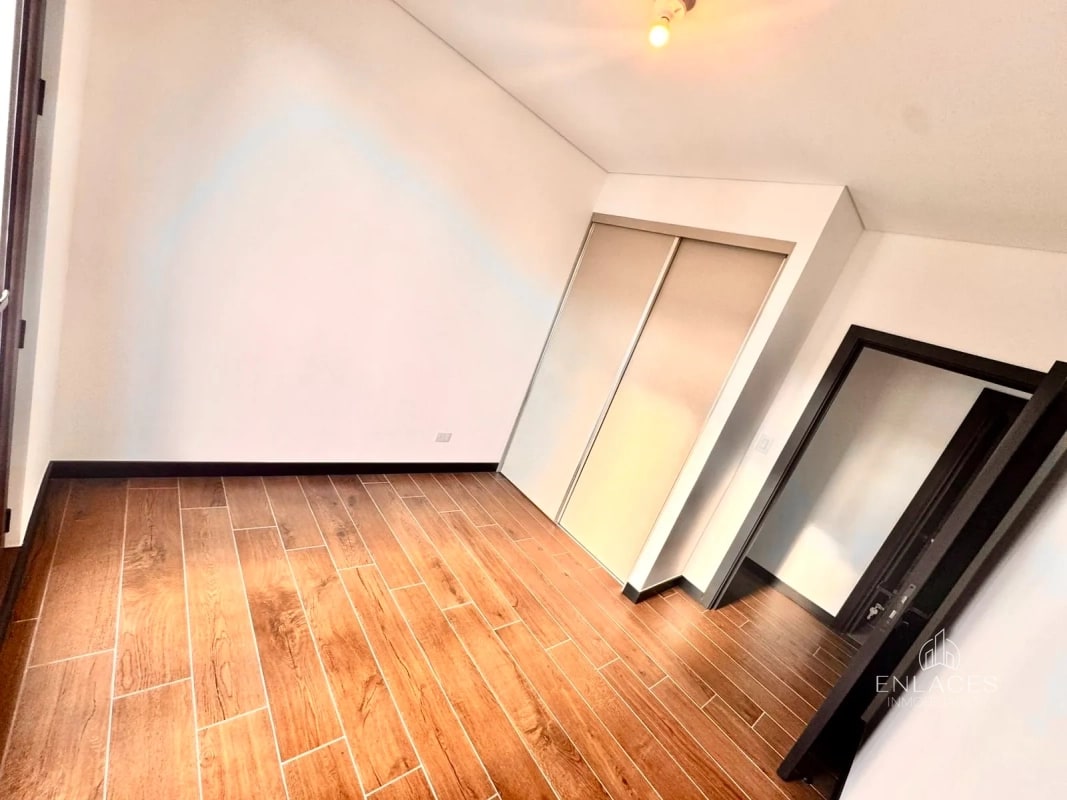 Zona 16 • Apartamento en Renta • Lirios de Cayalá - 5