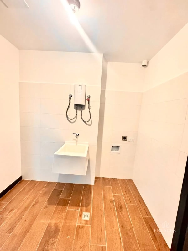 Zona 16 • Apartamento en Renta • Lirios de Cayalá - 3