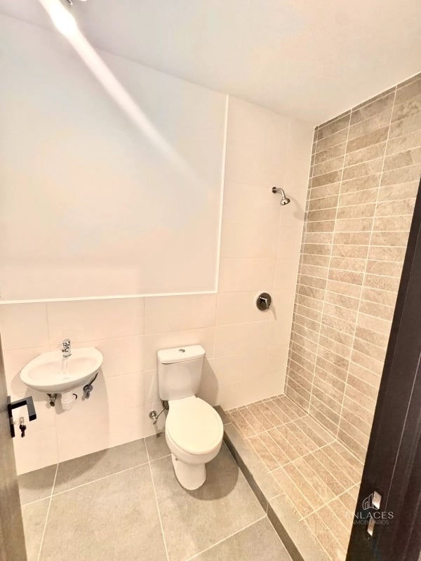 Zona 16 • Apartamento en Renta • Lirios de Cayalá - 2