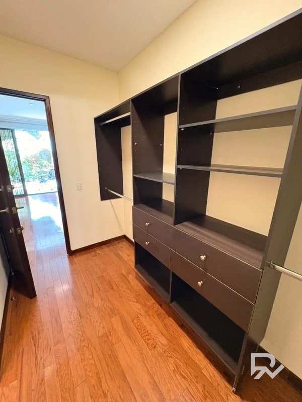 Alquiler o venta de apartamento en Edificio Plenum zona 14 - 11