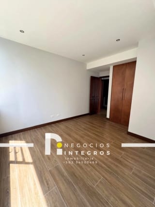 VENDO APARTAMENTO REMODELADO, IMPUESTOS INCLUIDOS,  MILENIA OAKLAND Z.10 — Apartamento en Venta en Milenia, Zona 10, Guatemala, Ciudad — miniatura 11 de 17