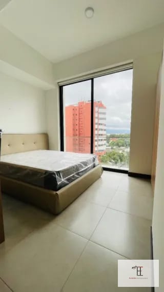 RENTO APARTAMENTO  TIPO ESTUDIO MODERNO Y AMUEBLADO EN EDIFICIO ELEMENTO ZONA 13 FINAL LAS AMÉRICAS — Apartamento en Alquiler en Elemento Plaza Berlín, Zona 13, Guatemala, Ciudad — miniatura 5 de 6