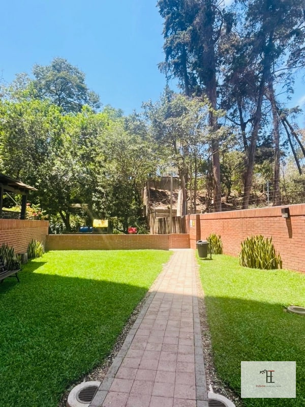 VENDO LINDO APARTAMENTO DE 1 HABITACIÓN EN ZONA 10 A UNA CUADRA DE LA 20 CALLE - 1