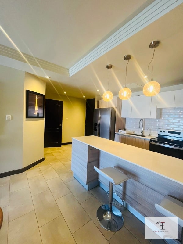 VENDO LINDO APARTAMENTO DE 1 HABITACIÓN EN ZONA 10 A UNA CUADRA DE LA 20 CALLE - 5