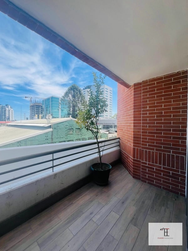 VENDO LINDO APARTAMENTO DE 1 HABITACIÓN EN ZONA 10 A UNA CUADRA DE LA 20 CALLE - 2