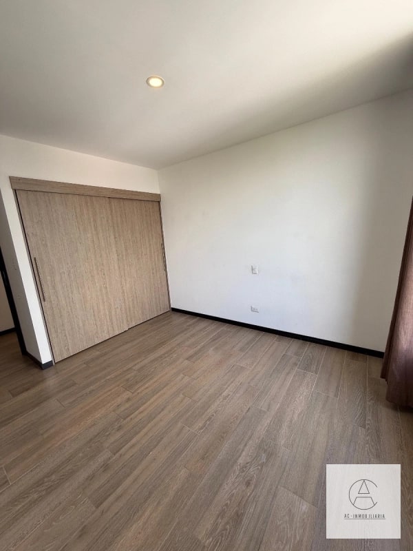 Apartamento en venta en Borghetto, zona 15 Vh1. - 14