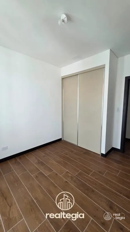 APARTAMENTO EN LIRIOS DE CAYALÁ ZONA 16 — Apartamento en Venta en Zona 16, Guatemala, Ciudad — foto 7 de 13