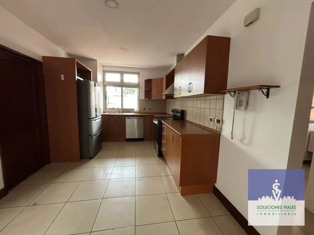 APARTAMENTO AMPLIO DE 222m² EN ALQUILER, zona 10 — Apartamento en Alquiler en Oakland I, Zona 10, Guatemala, Ciudad — foto 8 de 10